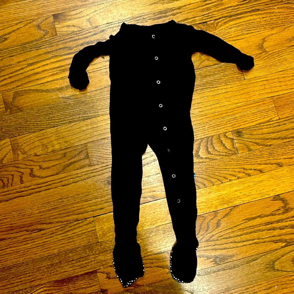 Kickee Pants Ruffle Footie 9-12 months.